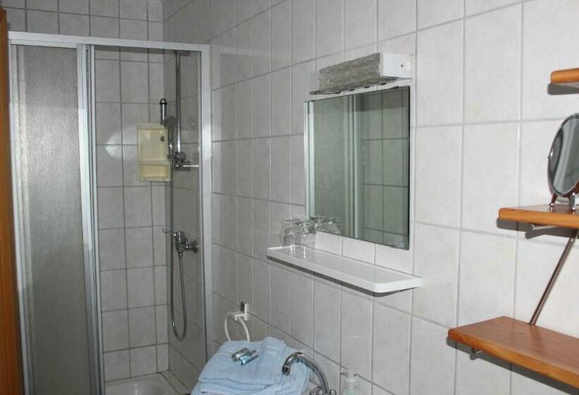 스탠다드 룸, Zur Waldesruh