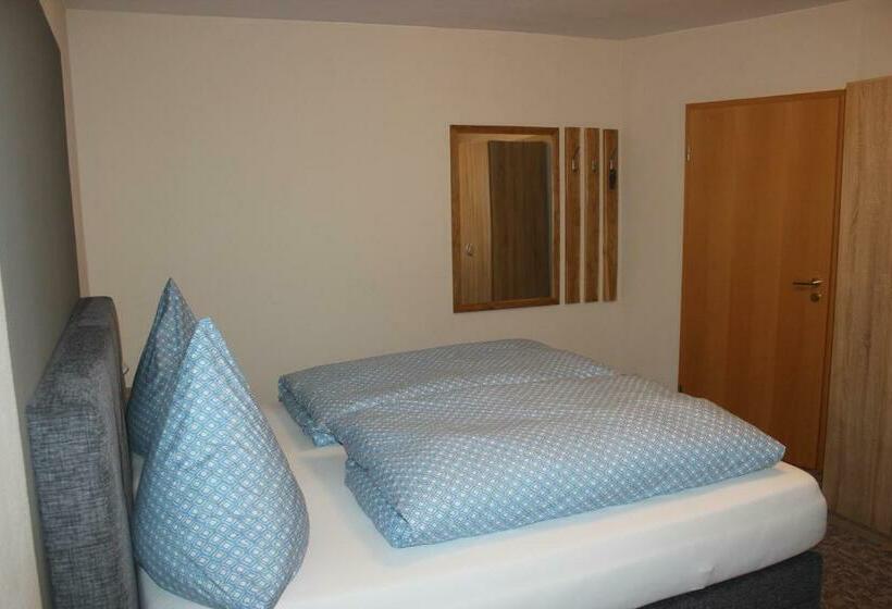 스탠다드 룸, Zur Waldesruh