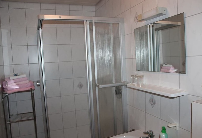 스탠다드 룸, Zur Waldesruh