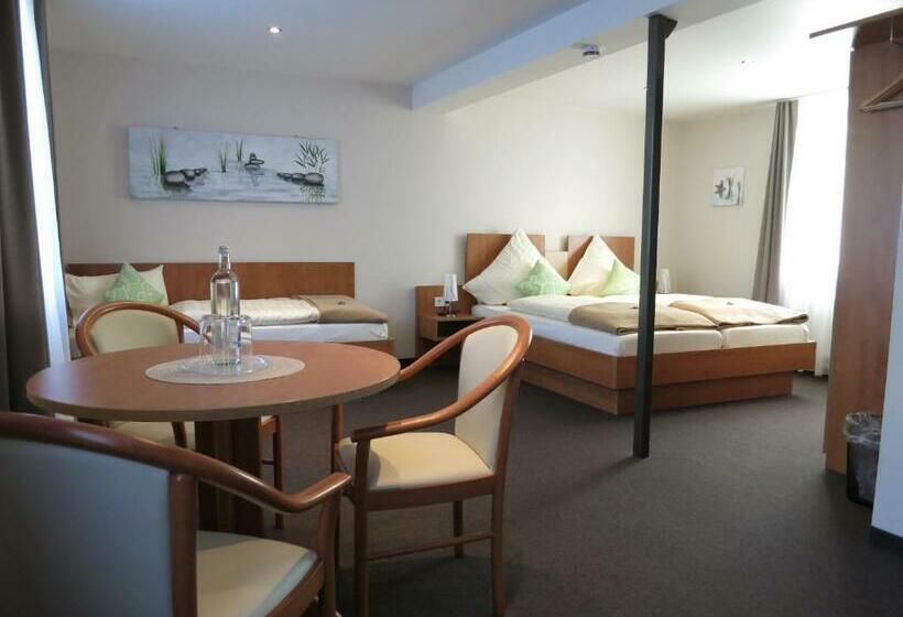 标准三人间, Gästehaus Auszeit