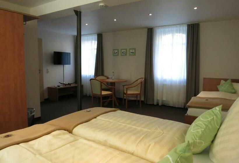 标准三人间, Gästehaus Auszeit