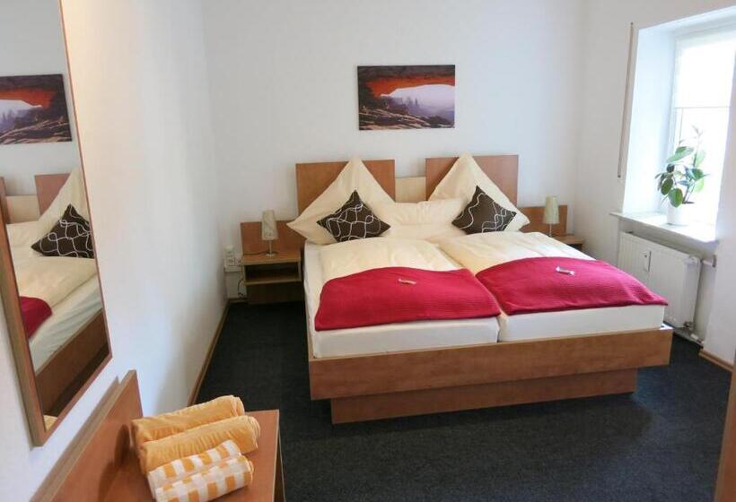 带阳台两卧公寓, Gästehaus Auszeit