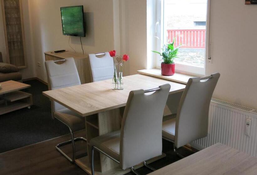 带阳台两卧公寓, Gästehaus Auszeit