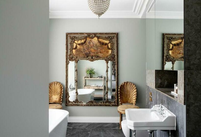 スタンダードルーム, Cliff At Lyons