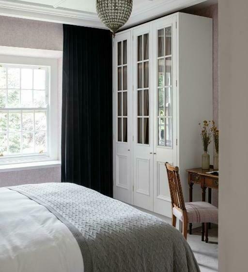 スタンダードルーム, Cliff At Lyons