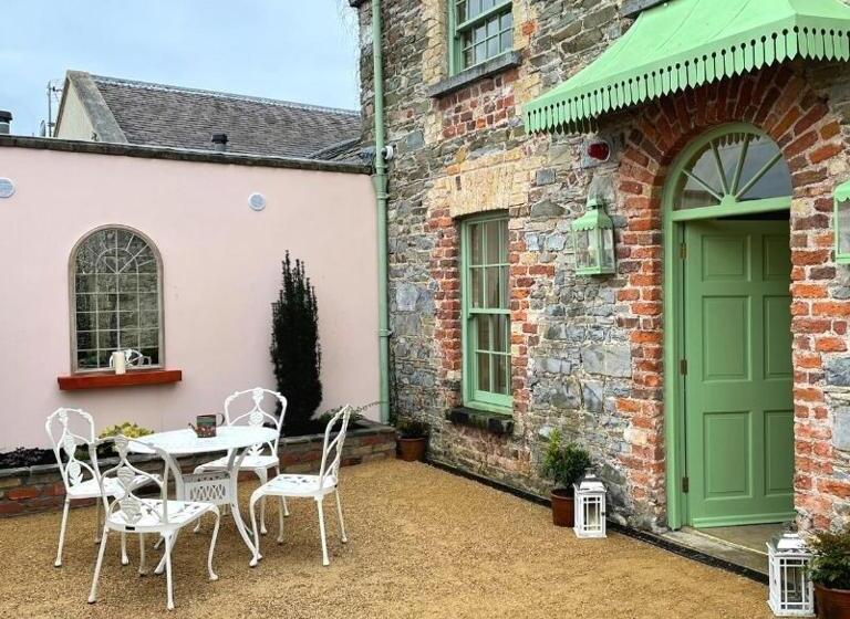 2ベッドルームハウス, Cliff At Lyons