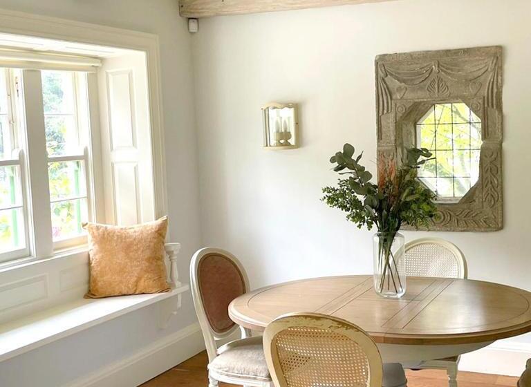 キャビン, Cliff At Lyons