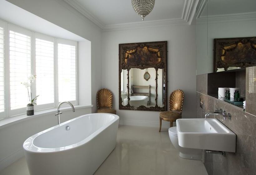 スタンダードルーム, Cliff At Lyons