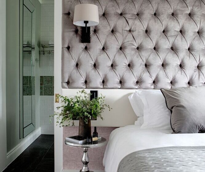 スタンダードルーム, Cliff At Lyons