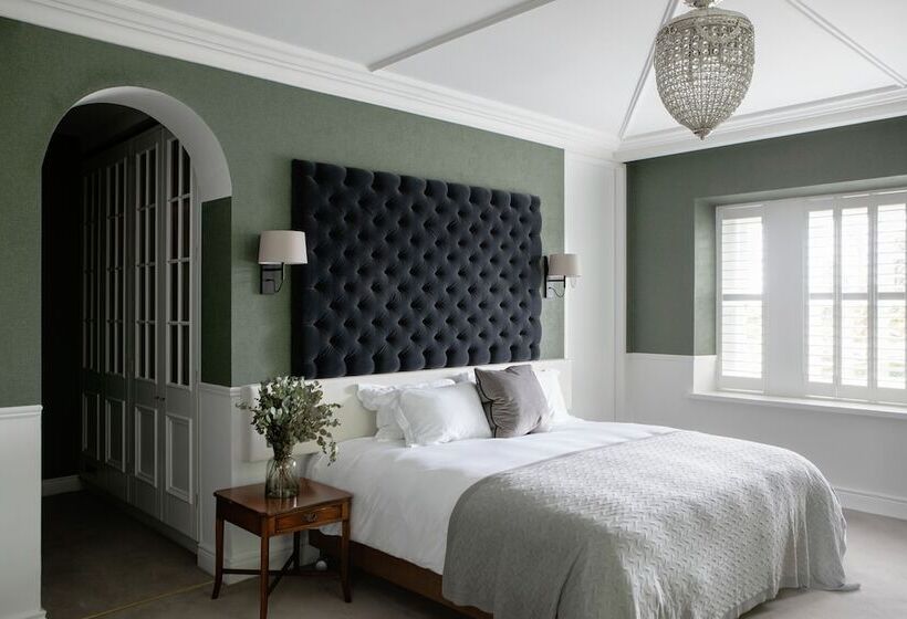 スタンダードルーム, Cliff At Lyons