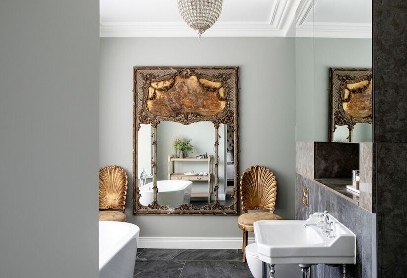 スタンダードルーム, Cliff At Lyons