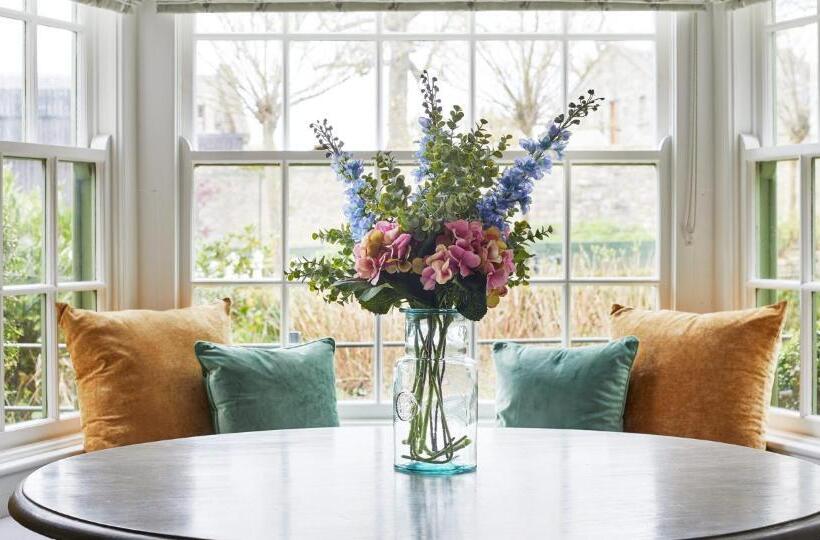 2ベッドルームハウス, Cliff At Lyons