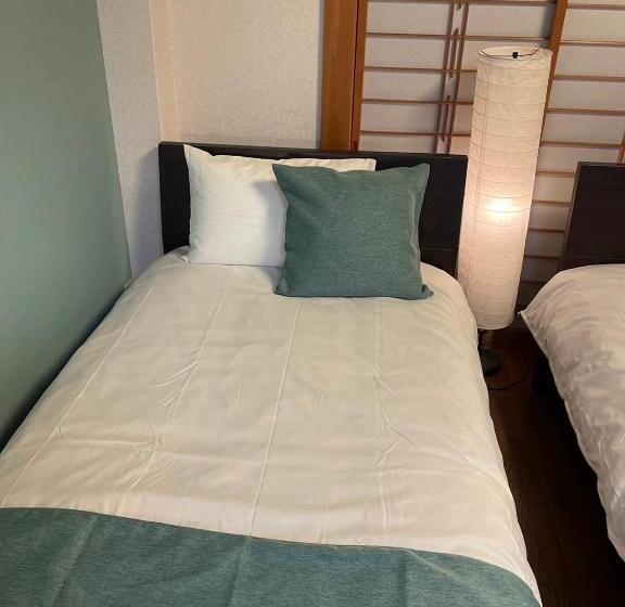 ファミリールーム, Thanyaporn House