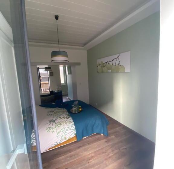 Номер Стандарт, De Tussenstop