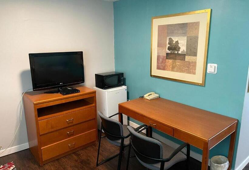 غرفة قياسية مزوَّدة بجاكوزي, Countryside Motel