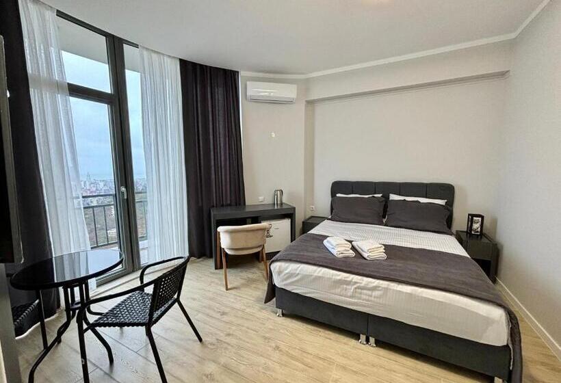 اتاق لوکس با بالکن و چشم‌انداز دریا, Hillside Inn