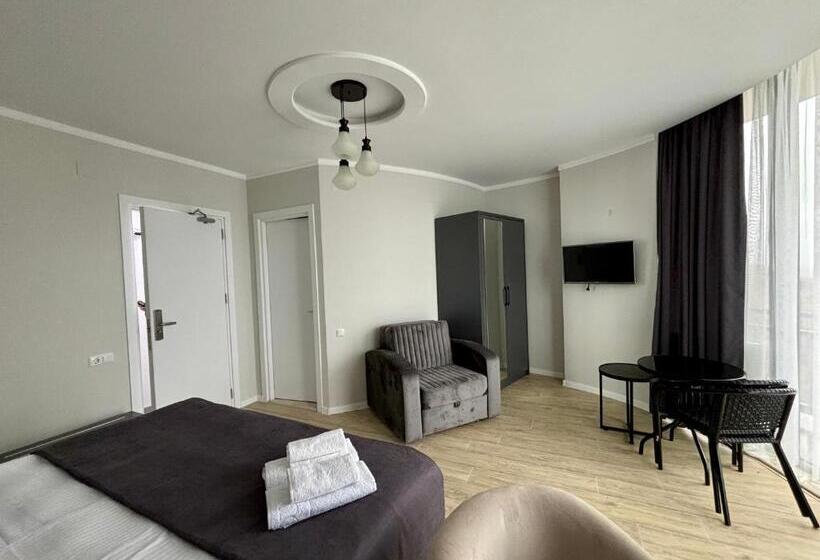 اتاق استاندارد با بالکن, Hillside Inn