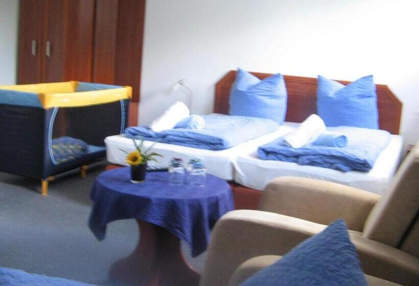 غرفة عائلية, Landpension Strenz