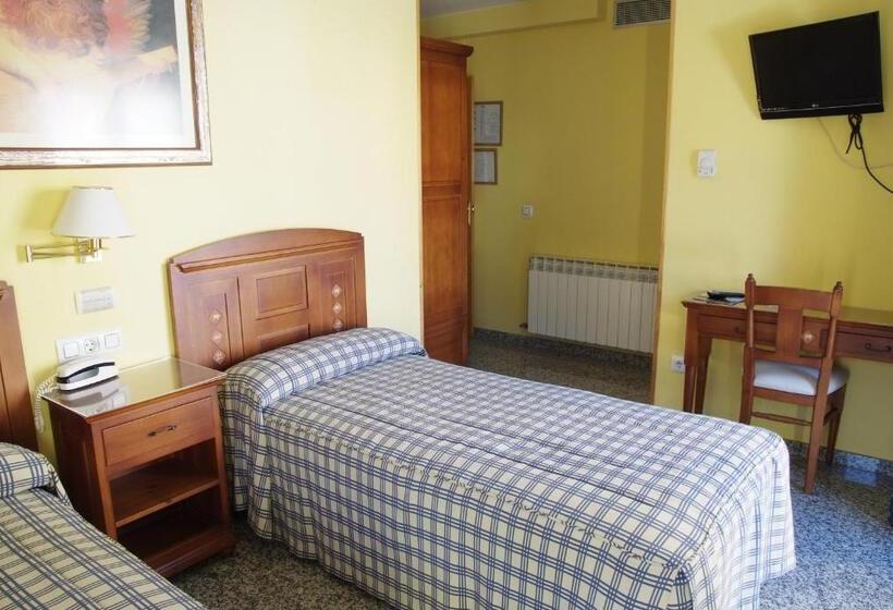 スタンダードトリプルルーム, Restaurante Los Angeles