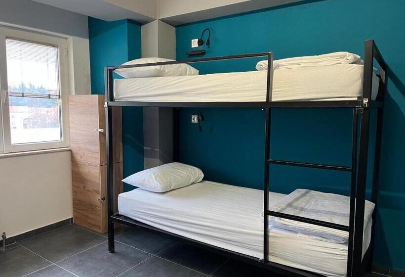 تختخواب در اتاق مشترک, Mickitos Urban Hostel