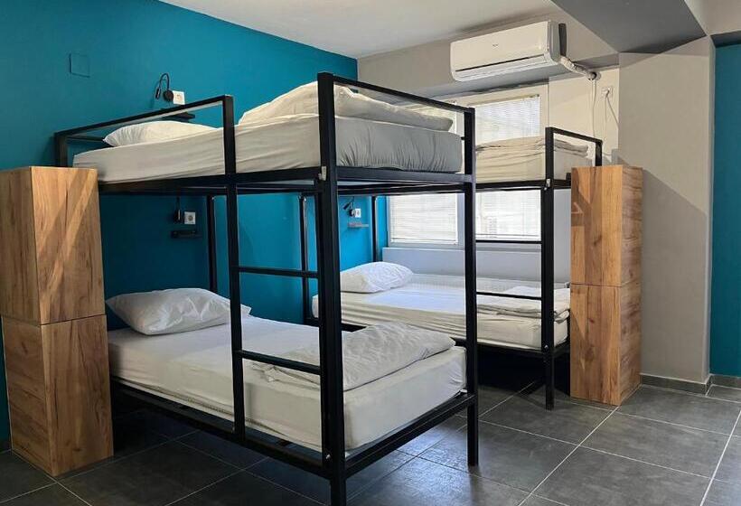 تختخواب در اتاق مشترک, Mickitos Urban Hostel
