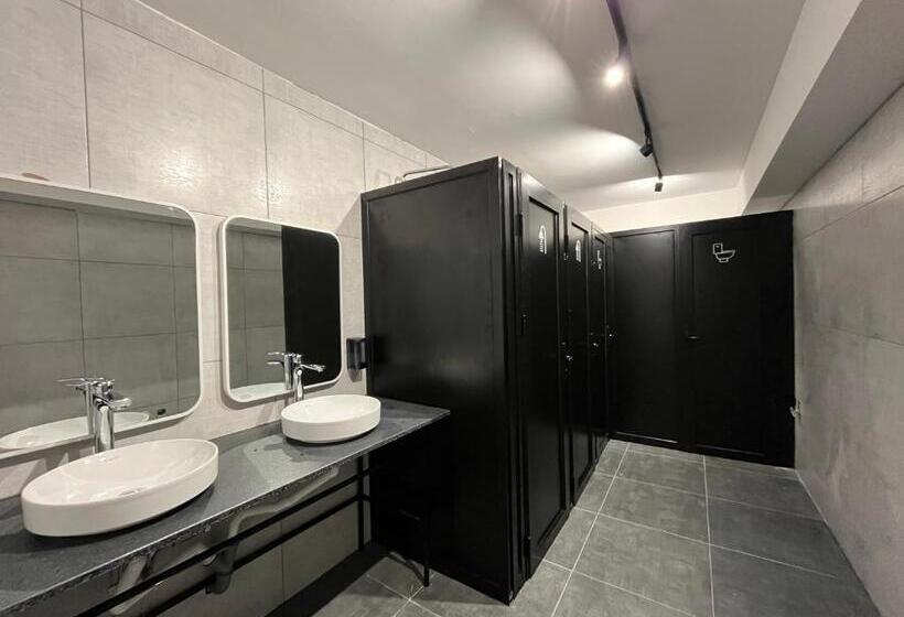 تختخواب در اتاق مشترک, Mickitos Urban Hostel