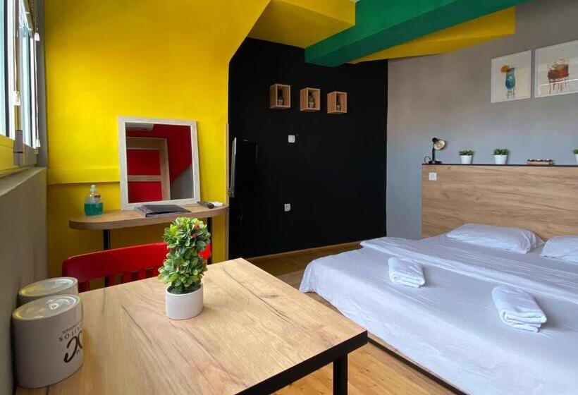 اتاق استاندارد با سرویس بهداشتی مشترک, Mickitos Urban Hostel