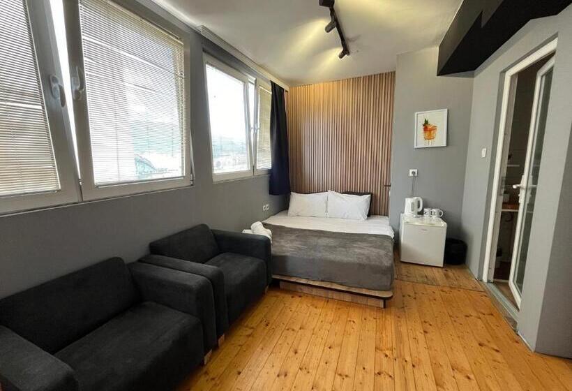 اتاق استاندارد, Mickitos Urban Hostel