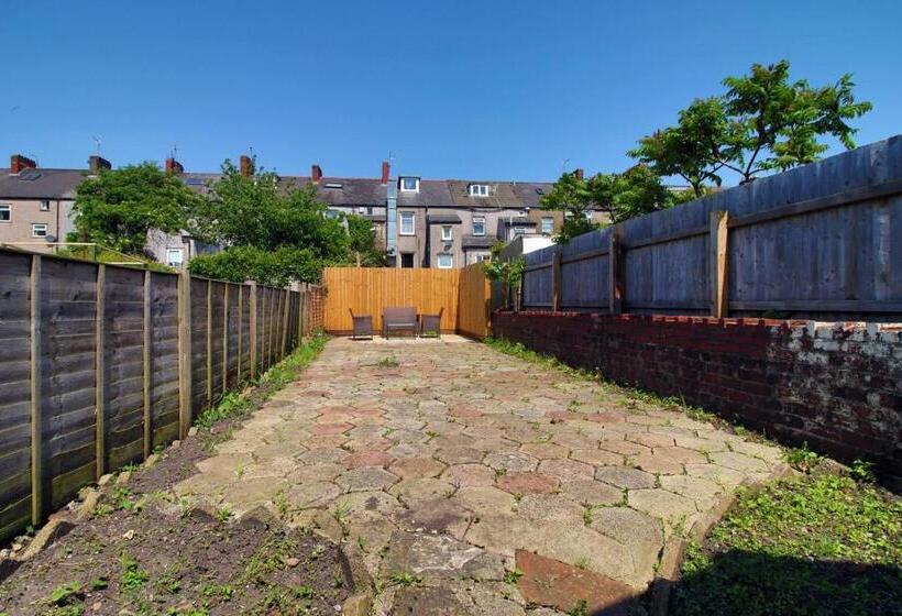 1间卧室的房子, Bristol Street | Cohost Partners