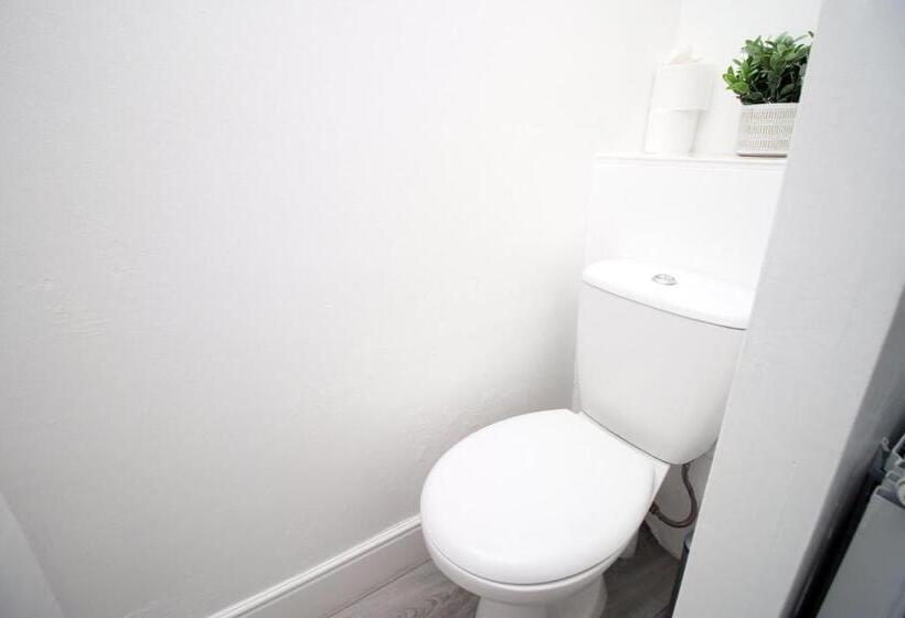 1间卧室的房子, Bristol Street | Cohost Partners