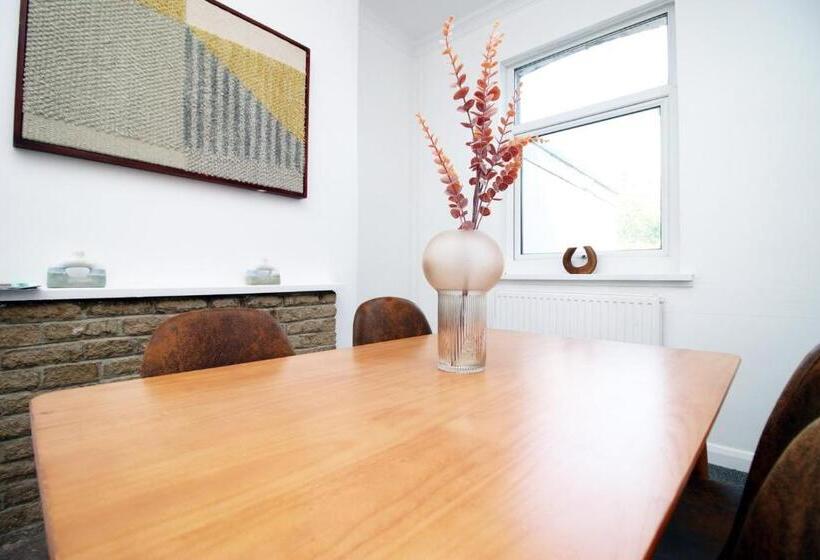 1间卧室的房子, Bristol Street | Cohost Partners