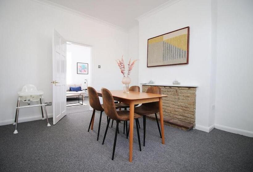 1间卧室的房子, Bristol Street | Cohost Partners