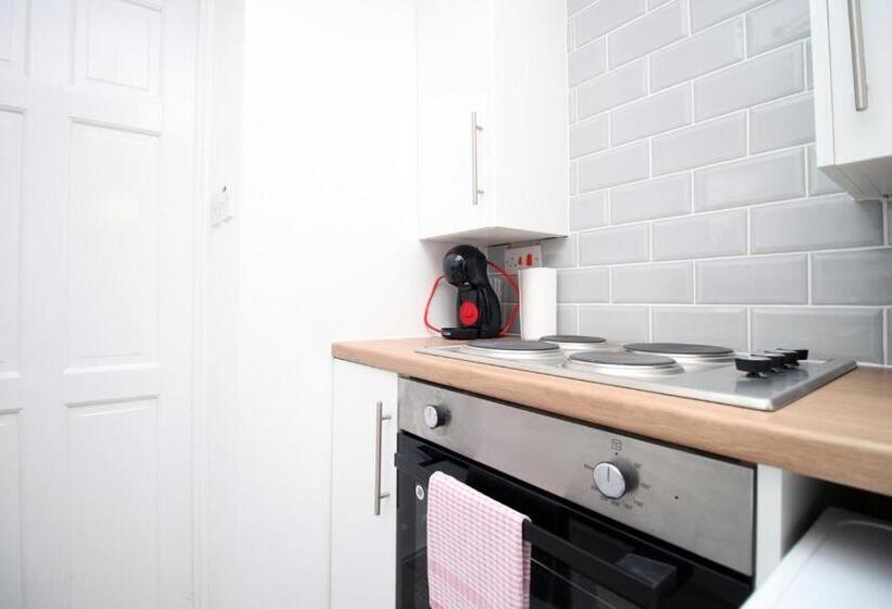 1间卧室的房子, Bristol Street | Cohost Partners