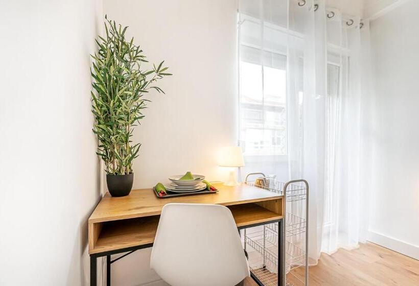 Номер Стандарт с Балконом, Santos Mattos Guesthouse & Apartments By Lisbon With Sintra