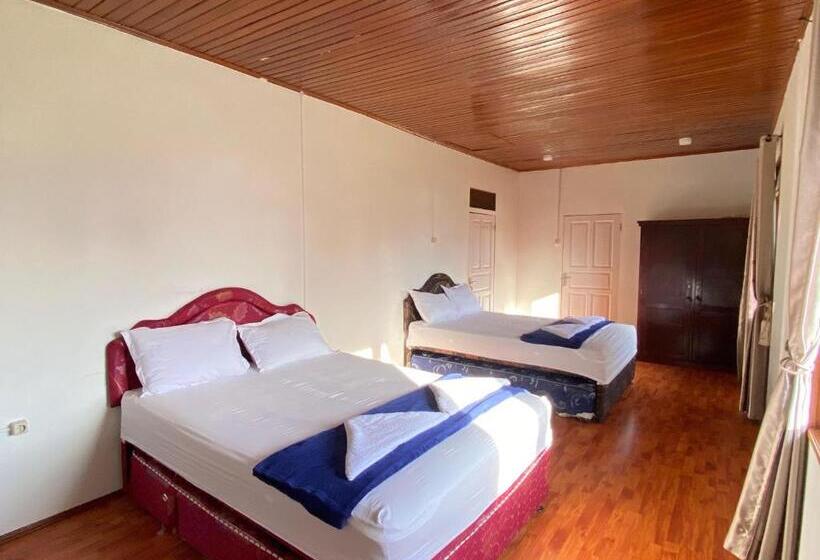 חדר משפחתי נוף להרים, Super Wonderful 5 Bedrooms With Bathroom Villa Marion Tomohon