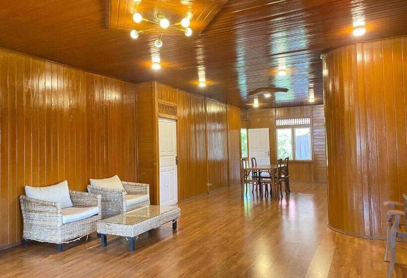 패밀리 룸 산 전망, Super Wonderful 5 Bedrooms With Bathroom Villa Marion Tomohon