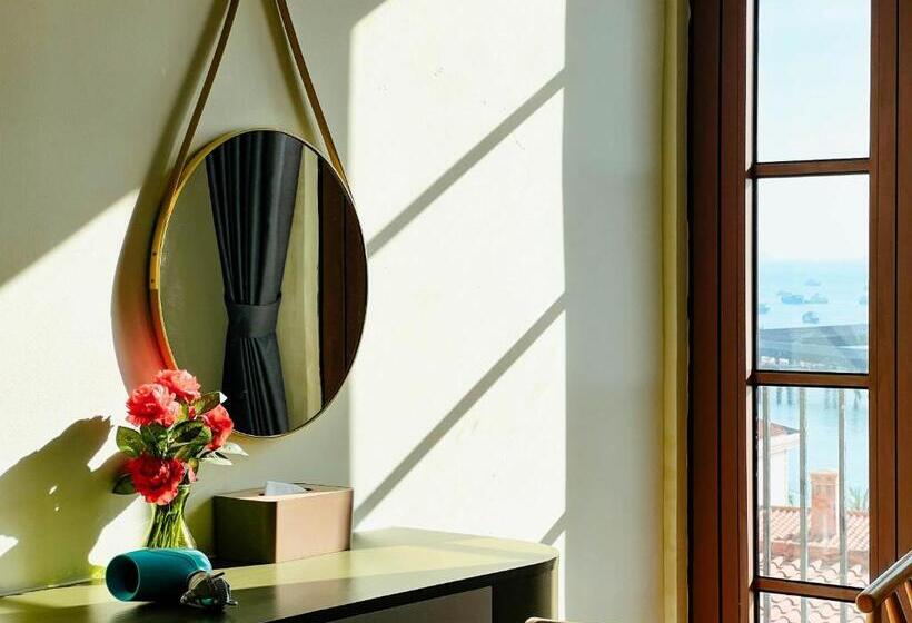 اتاق سه نفره دلوکس با چشمانداز دریا, Sea Sunset Hotel Phu Quoc Welcome To A Mixing World Of Friends