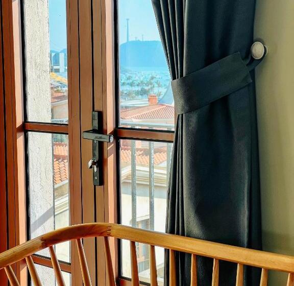 اتاق سه نفره دلوکس با چشمانداز دریا, Sea Sunset Hotel Phu Quoc Welcome To A Mixing World Of Friends