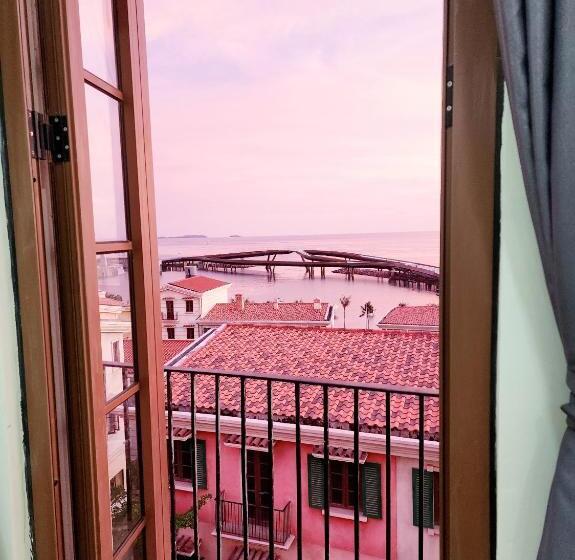 اتاق لوکس با بالکن و چشمانداز دریا, Sea Sunset Hotel Phu Quoc Welcome To A Mixing World Of Friends