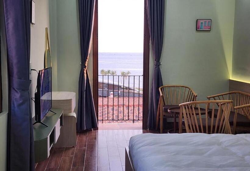 اتاق لوکس با بالکن و چشمانداز دریا, Sea Sunset Hotel Phu Quoc Welcome To A Mixing World Of Friends