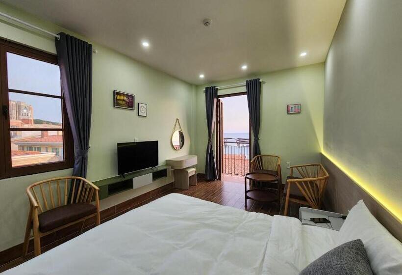 اتاق لوکس با بالکن و چشمانداز دریا, Sea Sunset Hotel Phu Quoc Welcome To A Mixing World Of Friends