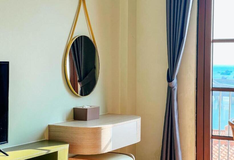 اتاق لوکس با بالکن و چشمانداز دریا, Sea Sunset Hotel Phu Quoc Welcome To A Mixing World Of Friends