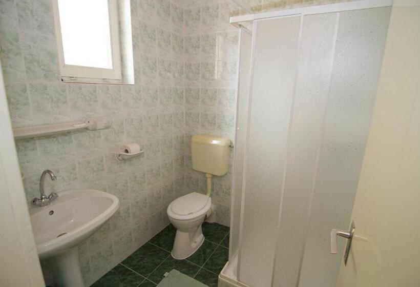 标准间带阳台, Villa Hedi Panzió