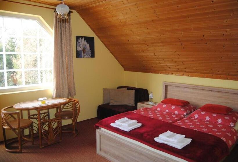 标准间带阳台, Villa Hedi Panzió