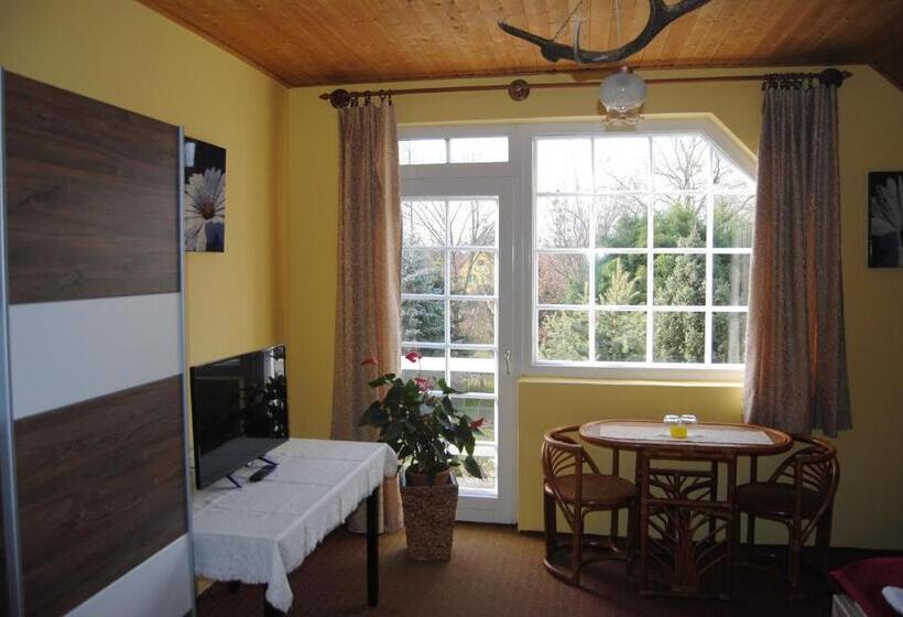 标准间带阳台, Villa Hedi Panzió