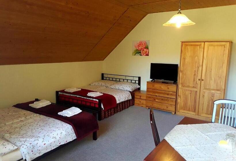 家庭间, Villa Hedi Panzió