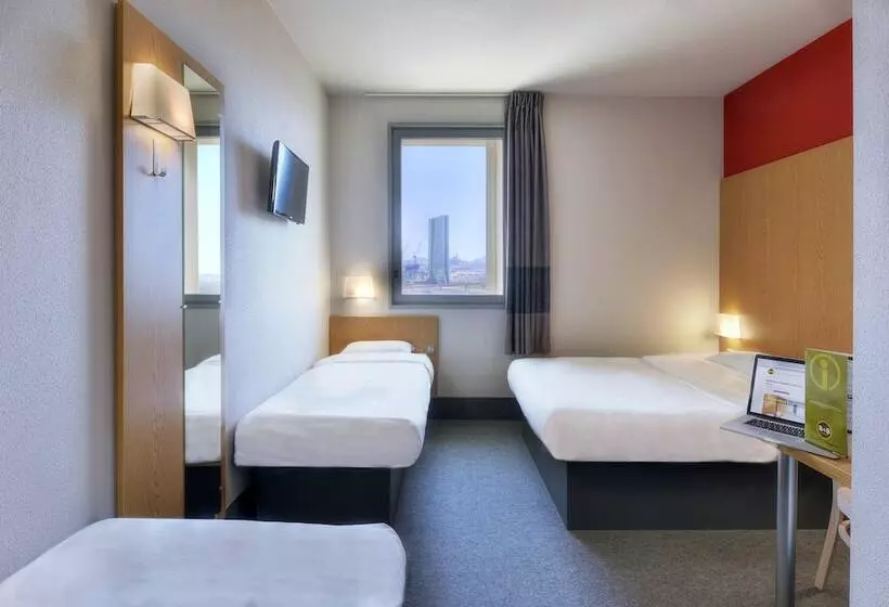 Standard Neljän Hengen Huone, B&b Hotel Marseille Les Ports