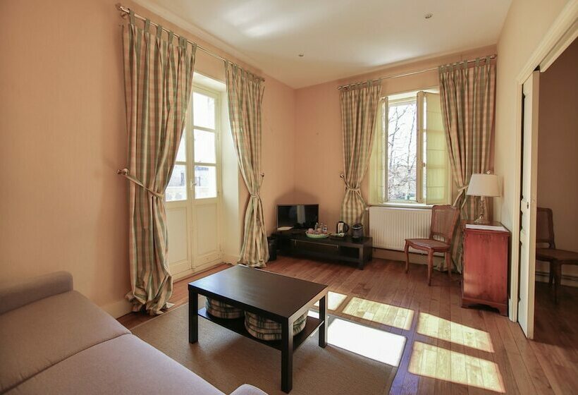 جناح مزود بتراس, Manoir De L'echauguette