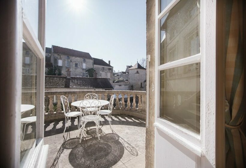 جناح مزود بتراس, Manoir De L'echauguette