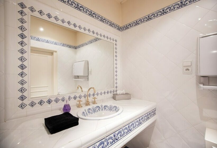 جناح مزود بتراس, Manoir De L'echauguette